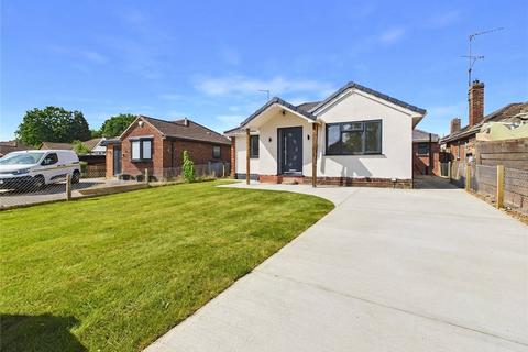4 bedroom bungalow to rent, Morlands Avenue, Reading, Berkshire, RG30