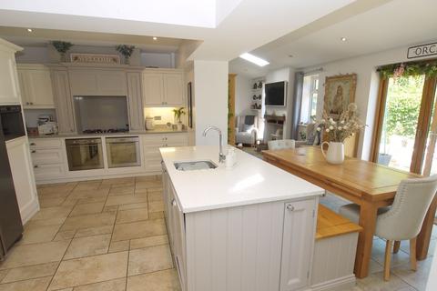 5 bedroom semi-detached house for sale, Orchard Way, Kemsing, TN15