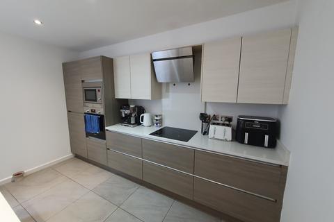 4 bedroom terraced house to rent, Cambourne Park, Durham Road, Gateshead NE8