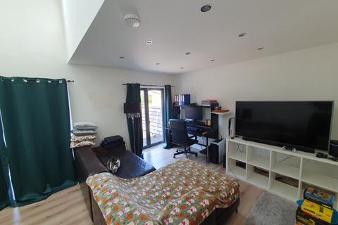 4 bedroom terraced house to rent, Cambourne Park, Durham Road, Gateshead NE8