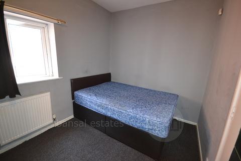 3 bedroom flat to rent, Stoney Stanton Road, CV1