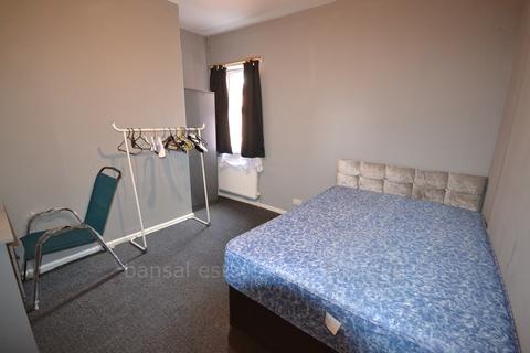 3 bedroom flat to rent, Stoney Stanton Road, CV1