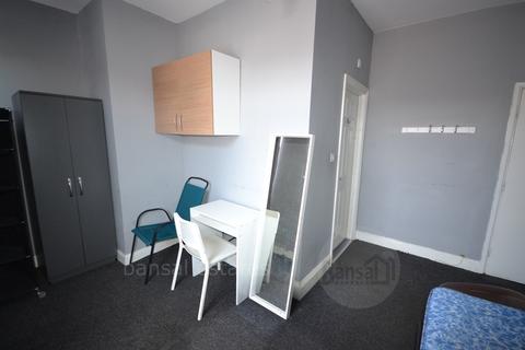 3 bedroom flat to rent, Stoney Stanton Road, CV1