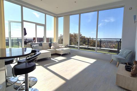 2 bedroom penthouse to rent, Admirals House, Gisors Road, Southsea