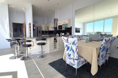 2 bedroom penthouse to rent, Admirals House, Gisors Road, Southsea