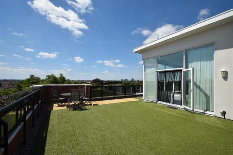 2 bedroom penthouse to rent, Admirals House, Gisors Road, Southsea