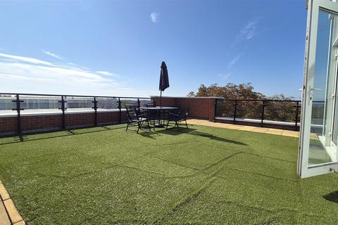 2 bedroom penthouse to rent, Admirals House, Gisors Road, Southsea