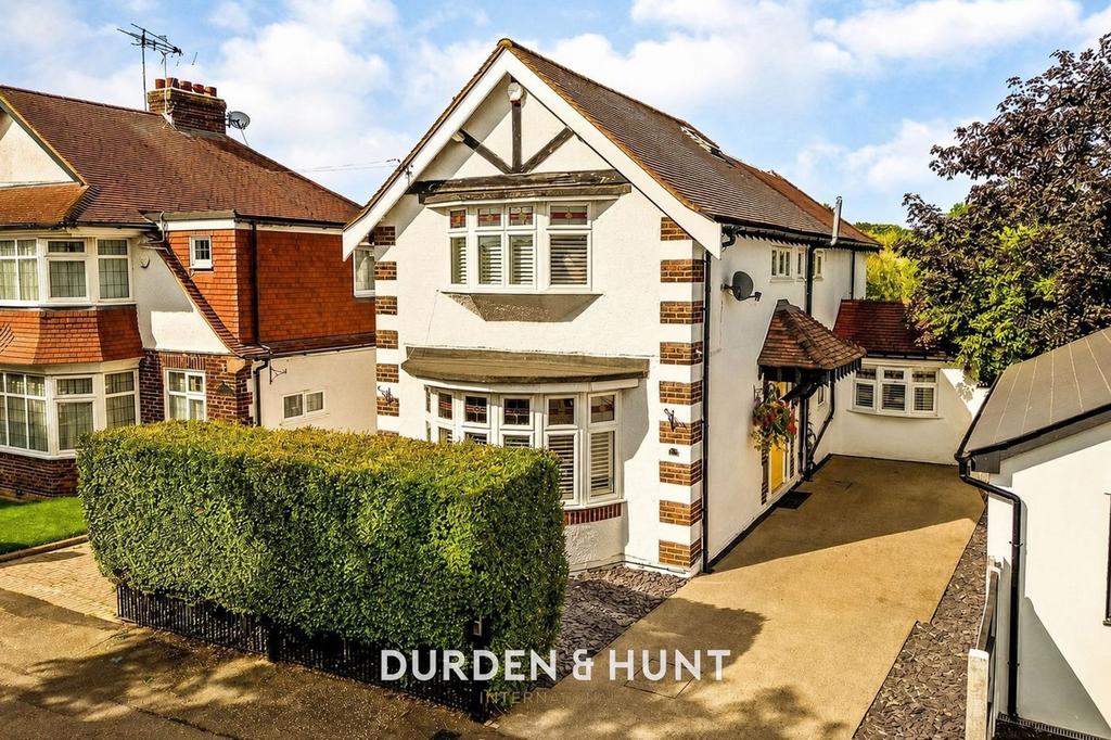 Detached house exterior, driveway