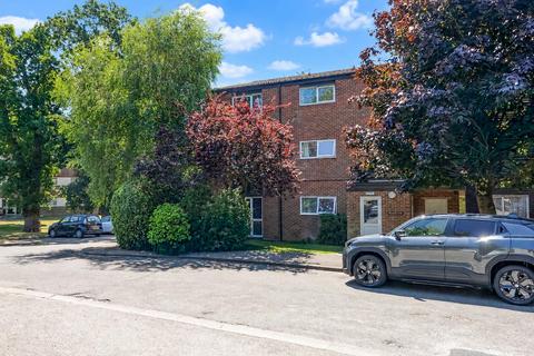 undefined, Gilligan Close, Horsham