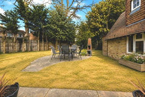 3 bedroom cottage for sale, Denham Road, Iver, SL0