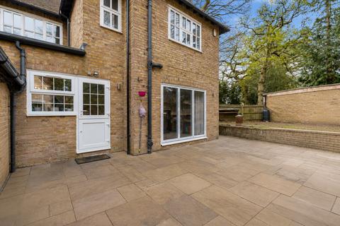 3 bedroom cottage for sale, Denham Road, Iver, SL0