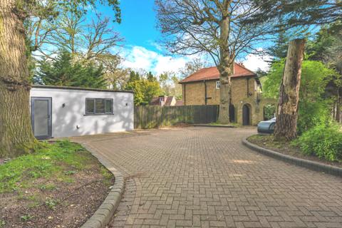 3 bedroom cottage for sale, Denham Road, Iver, SL0