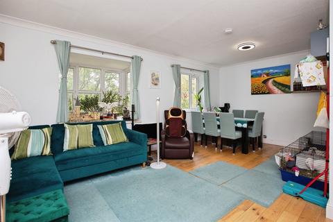 3 bedroom flat for sale, Spencer Road, HARROW