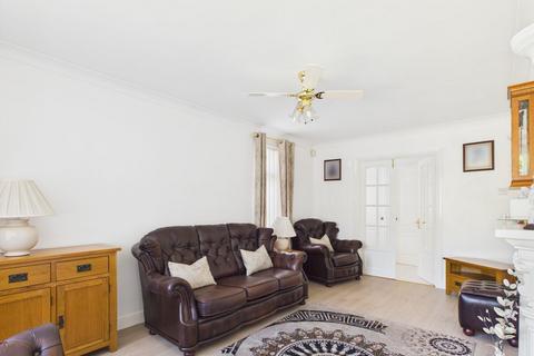 3 bedroom bungalow for sale, Fairweather Close, Newark NG22