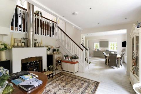 4 bedroom detached house for sale, Rasehill Close, Rickmansworth, WD3