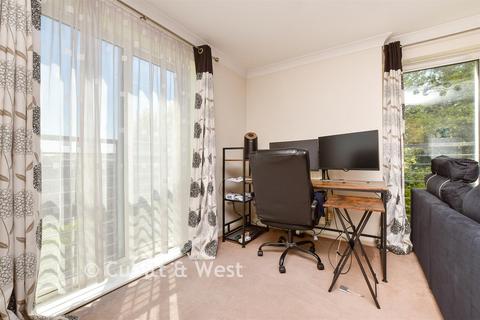 1 bedroom flat for sale, Kingston Square, Leatherhead KT22
