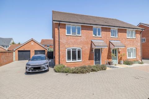 4 bedroom semi-detached house for sale, Siegfried Close, Sellindge, Ashford, Kent, TN25