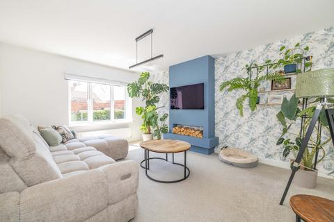 4 bedroom semi-detached house for sale, Siegfried Close, Sellindge, Ashford, Kent, TN25