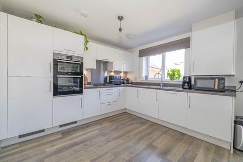 4 bedroom semi-detached house for sale, Siegfried Close, Sellindge, Ashford, Kent, TN25