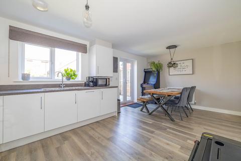 4 bedroom semi-detached house for sale, Siegfried Close, Sellindge, Ashford, Kent, TN25