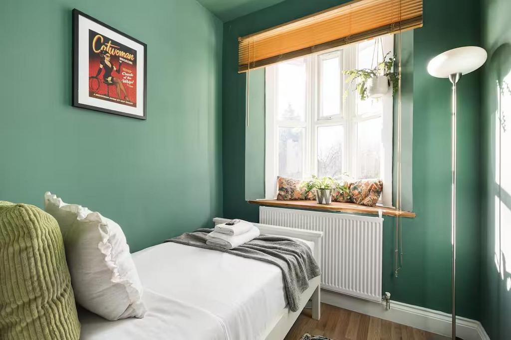 Apartment in London - More