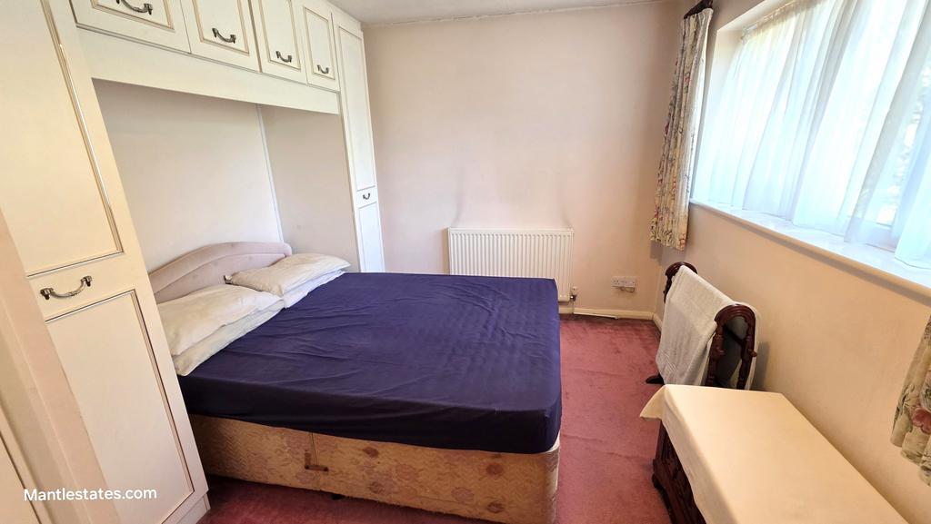 Rear bedroom
