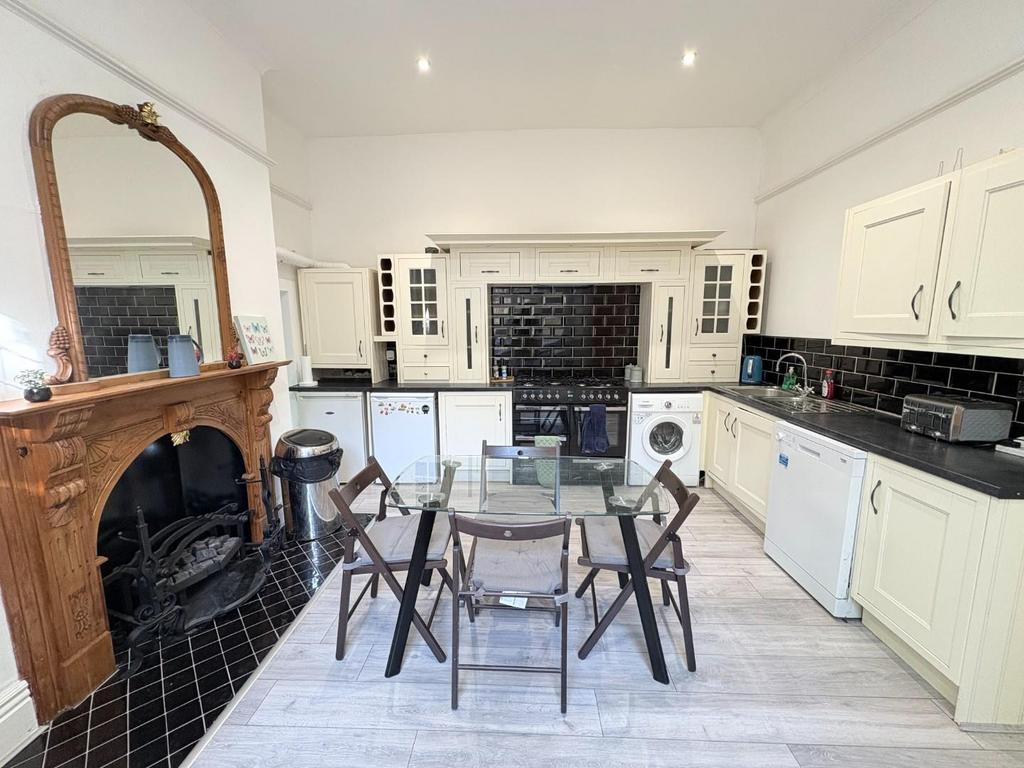 Apartment in Sheffield, Endcliffe, Greystones - View 4
