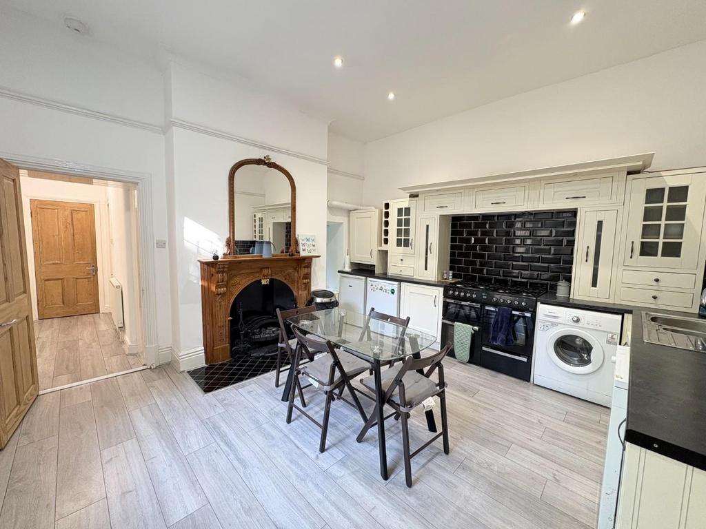 Apartment in Sheffield, Endcliffe, Greystones - View 2