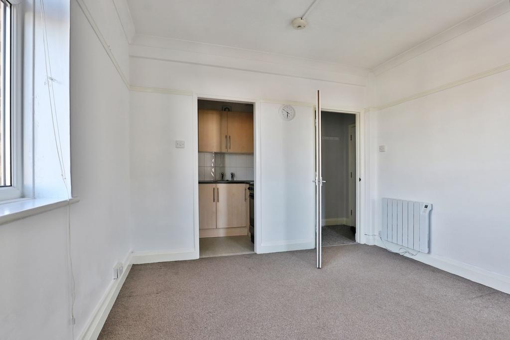 Apartment in Bournemouth - View 3
