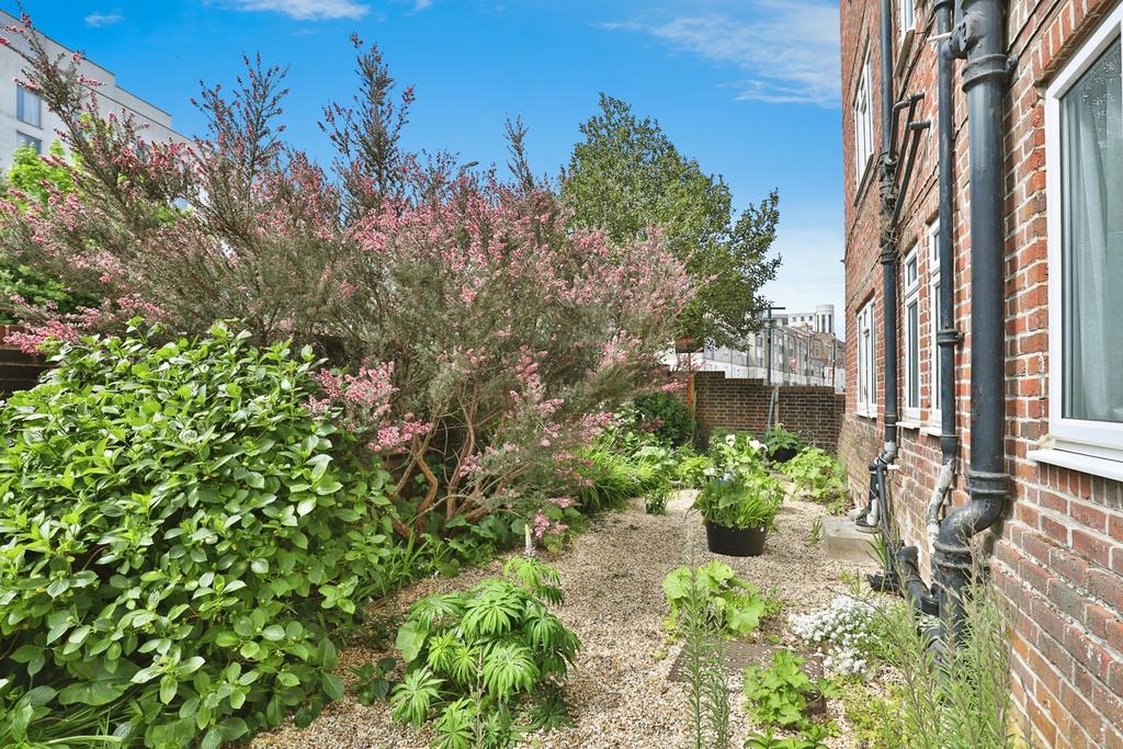 Apartment in Bournemouth - More