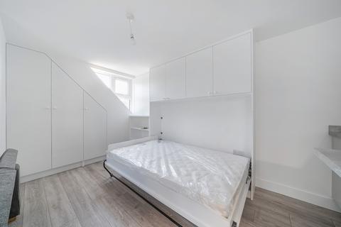 Studio to rent, Gilmore Road, London, SE13