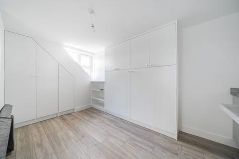 Studio to rent, Gilmore Road, London, SE13