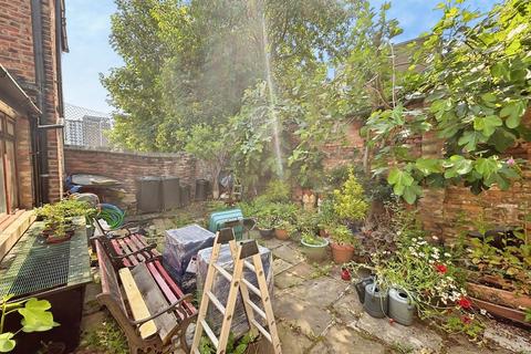 6 bedroom semi-detached house for sale, The Polygon, Eccles, M30