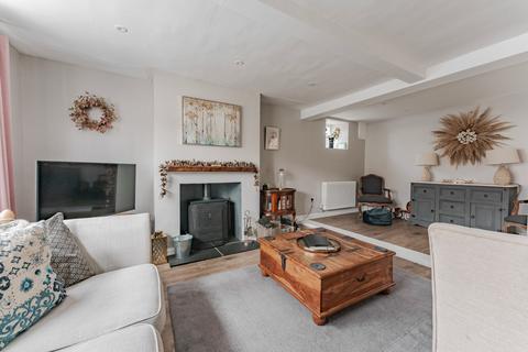 3 bedroom cottage to rent, High Street, Coltishall