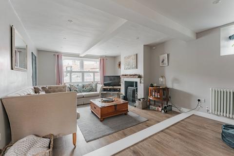3 bedroom cottage to rent, High Street, Coltishall