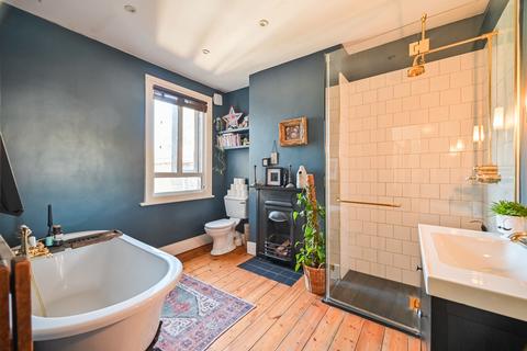 4 bedroom terraced house to rent, Sutton Court Road, Plaistow, London, E13