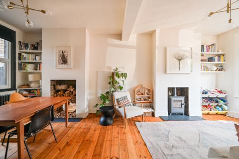 4 bedroom terraced house to rent, Sutton Court Road, Plaistow, London, E13
