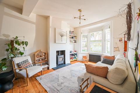 4 bedroom terraced house to rent, Sutton Court Road, Plaistow, London, E13