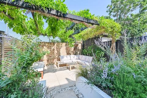4 bedroom terraced house to rent, Sutton Court Road, Plaistow, London, E13