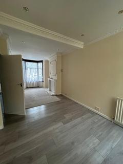 2 bedroom terraced house to rent, Dore Avenue, E12