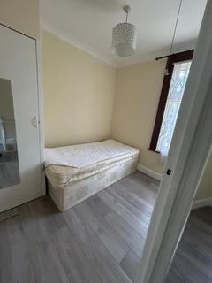 2 bedroom terraced house to rent, Dore Avenue, E12