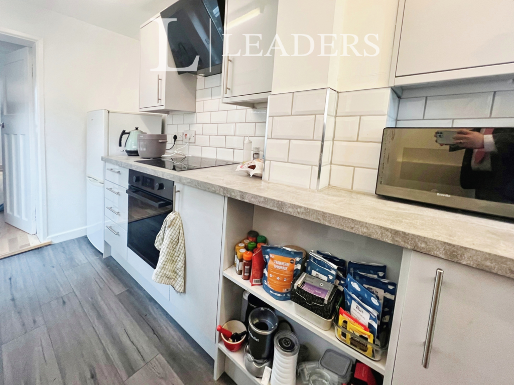 Newmarket Road, Cambridge, CB5 - View 5