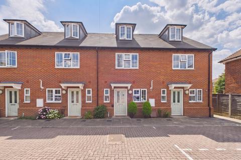 3 bedroom terraced house for sale, Reading Road, Farnborough, Hampshire, GU14