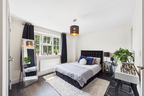 3 bedroom terraced house for sale, Reading Road, Farnborough, Hampshire, GU14