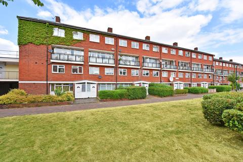 4 bedroom maisonette to rent, London SE17