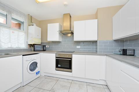 4 bedroom maisonette to rent, London SE17