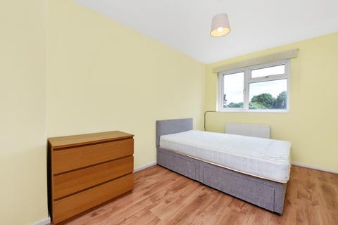 4 bedroom maisonette to rent, London SE17