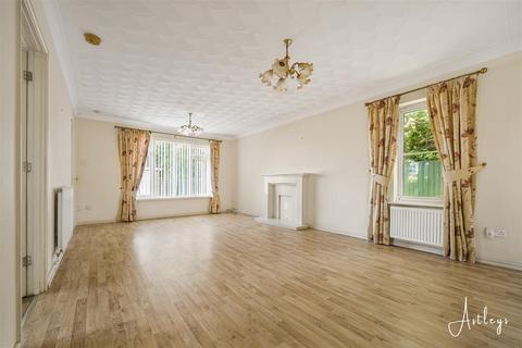 3 bedroom detached bungalow for sale, Maes-Y-Celyn, Three Crosses, Swansea
