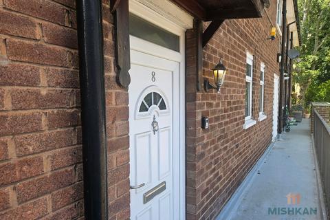2 bedroom maisonette to rent, Cheviot Close, Salford