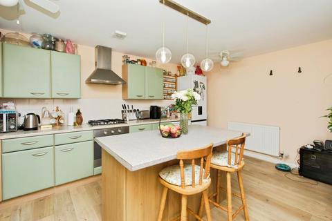 2 bedroom flat for sale, Ashwood Close, Derby, Derbyshire, DE24